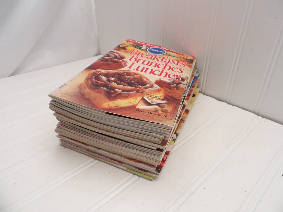 Set of 18 Pillsbury Small Paperback Grocery Store Recipe Cookbooks - Image 4 of 4