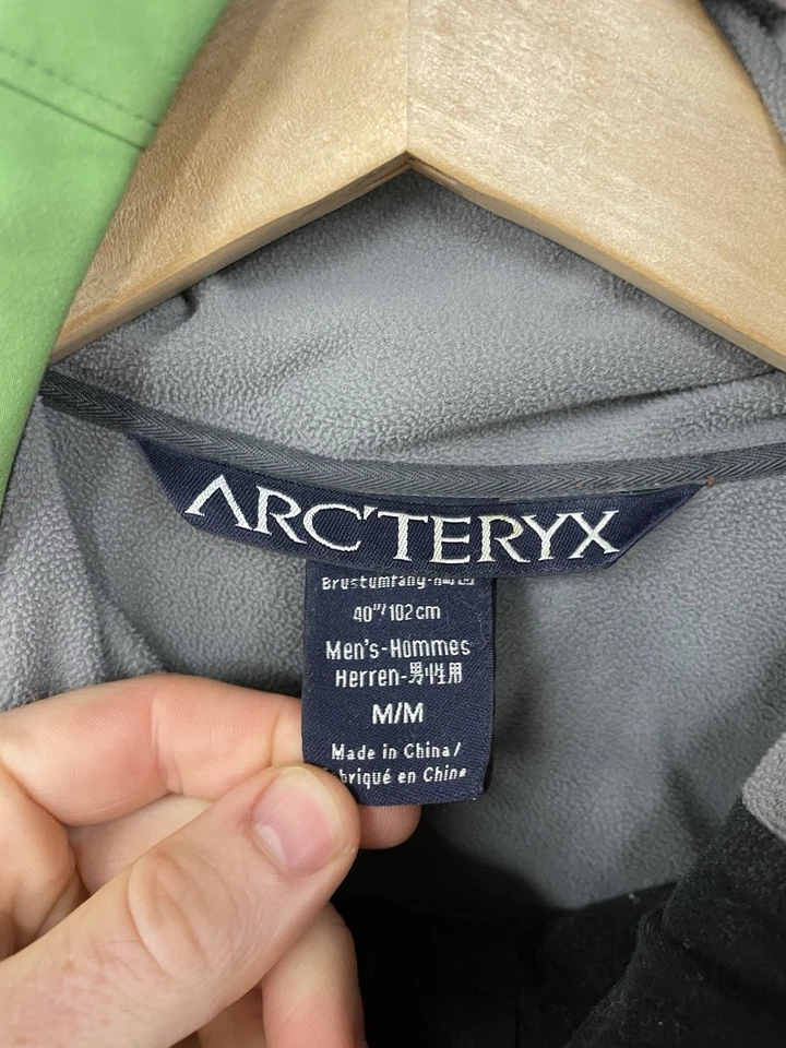 Vintage Arcteryx green men’s medium zip hooded jacket CA3348 Shell - Image 4 of 4