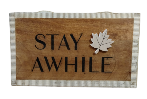 Place & Time Simple Things Stay Awhile z drewnianym znakiem z liścia klonu (12x7) - Zdjęcie 1 z 5