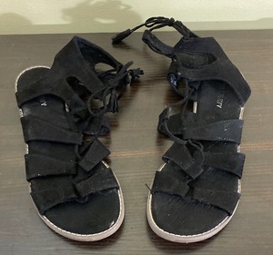 navy sandals size 7