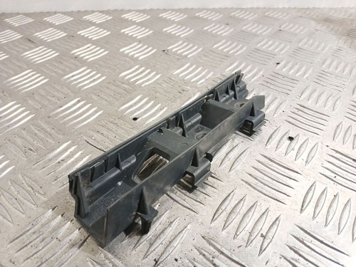 Volkswagen PASSAT B6 2007 Vorne links Halterung Stoßstange Stoßfänger vorne