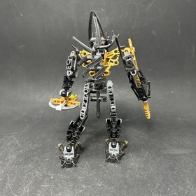 LEGO Bionicle Piraka Reidak 8900 Vezok 8902 w Light-Up Eyes Zamor Ball Lot of 2