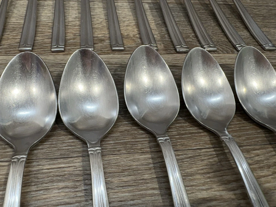 (26) pcs Wallace WAS244 Stainless Flatware Center Lined Flat & Glossy Spoon Fork - Image 4 of 4