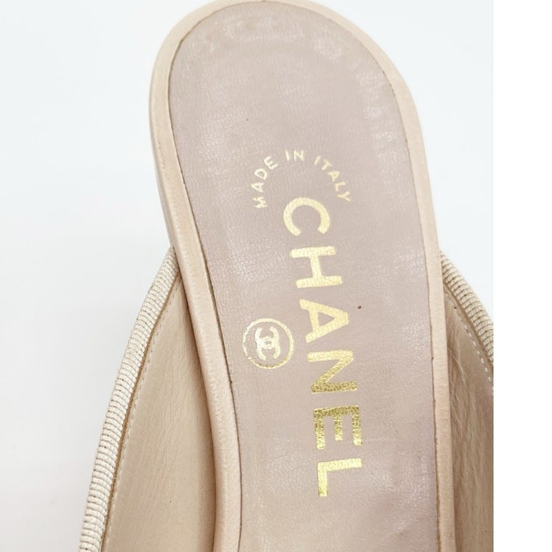 Chanel Vintage Retro Pink Beige Patent Pointed Cap Toe CC Bow Mule