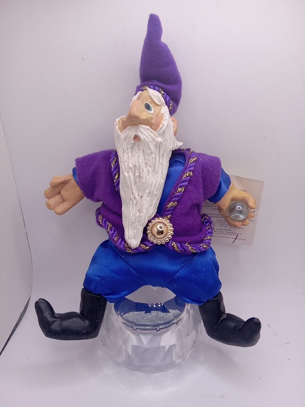 Russ Berrie UK LIMITED 7" Wizard Sorcerer Medieval Court Figure