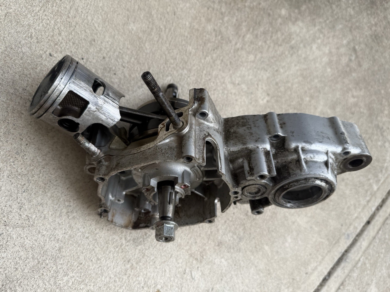 Kawasaki KDX200 KDX 200 Crankshaft Engine Case Cases Motor Bottom End OEM Crank