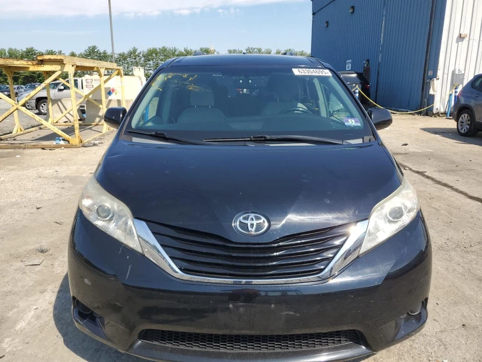 Used Rear Right Door Assembly Rear Side fits: 2016 Toyota Sienna R. power slidin - Image 4 of 4