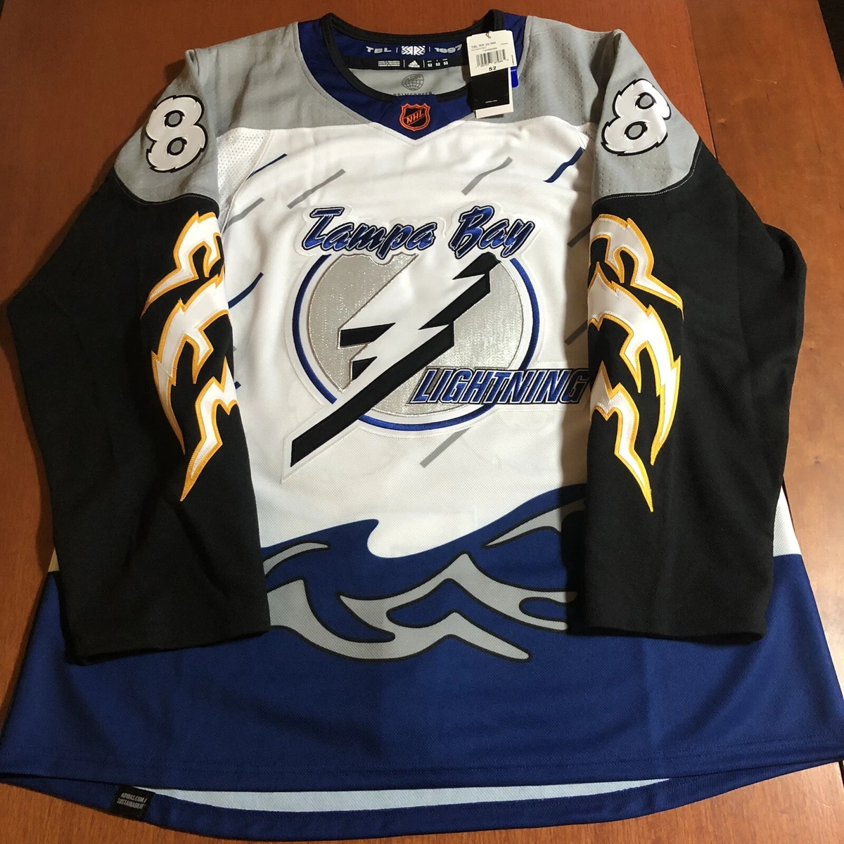 white tampa bay lightning shirt