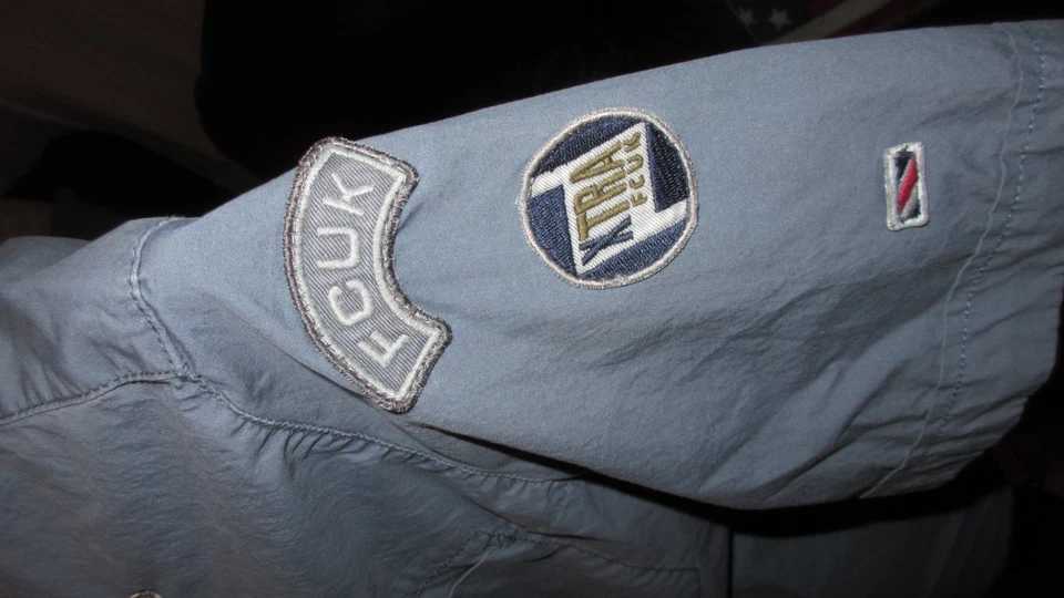 Camisa de vestir informal FCUK Jeans para hombre tienda uniforme look cuello rayas azul bonita Foto 4 de 4