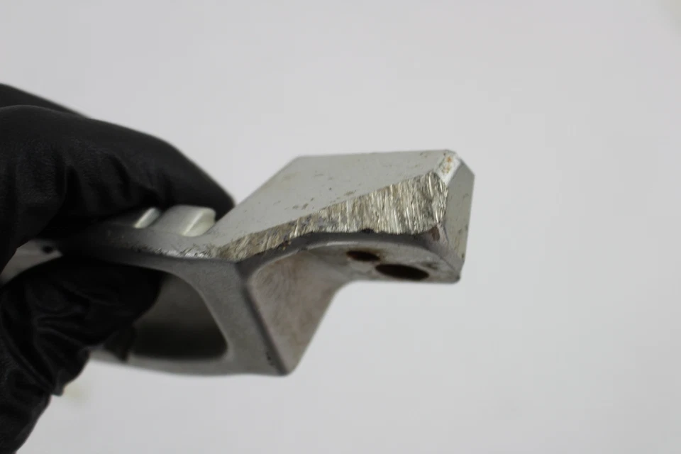 2006 06 Buell Ulysses XB12X pé de passageiro direito peg and mount - Imagem 3 de 4