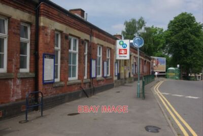 FOTO DORRIDGE BAHNHOF DIESER ÄUSSERE VORSTADTBAHNHOF MIT EINEM ZUGSERVICE NACH BIRM