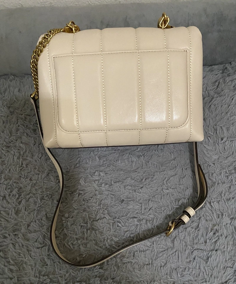 Bolso Tory Burch Pequeño Kira Cuero Acolchado Asa Superior - Brie (usado solo una vez) Foto 3 de 4