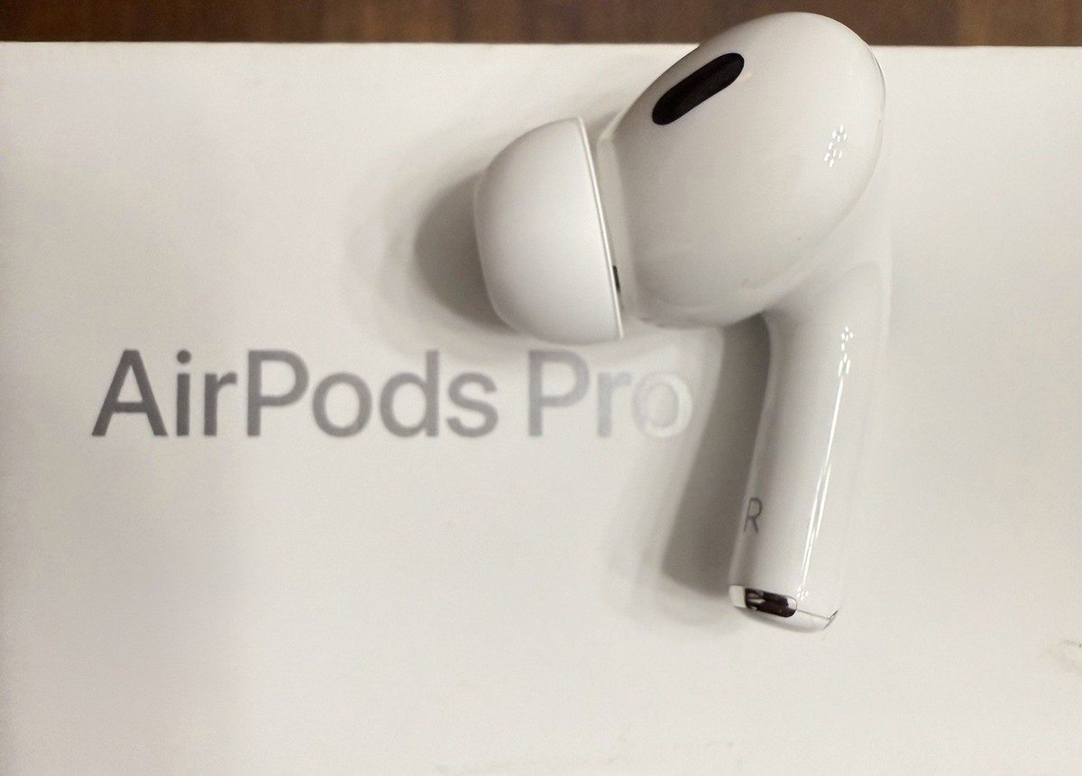 Apple AirPods Pro 2nd Gen USB-C Right Side Only A3047- Great