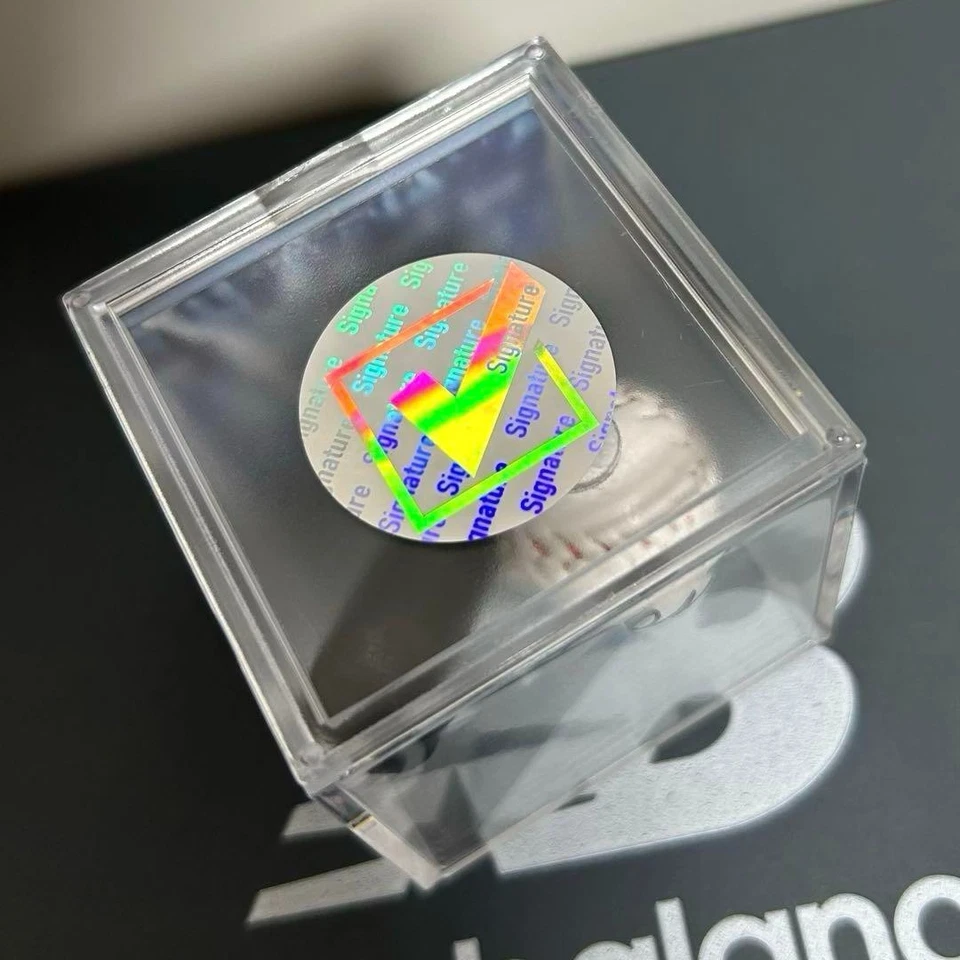 Not for sale 50/50 achievement Shohei Otani autographed ball & bat figure fromJP - Image 3 of 4