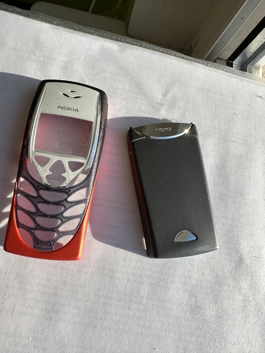 Façade Nokia 8310 noire cobra - 8,80