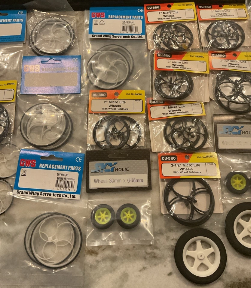 28 КОМПЛЕКТОВ НОВЫХ сменных колес Dubro & GWS СМЕШАННОГО РАЗМЕРА RC.  СМ. ФОТОГРАФИИ. - Изображение 4 из 4