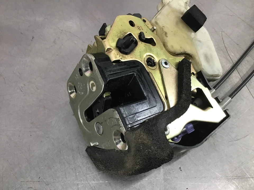 Infiniti G35 2004 sedán pasajero derecho puerta trasera actuador OEM 13BGFCE Foto 4 de 4