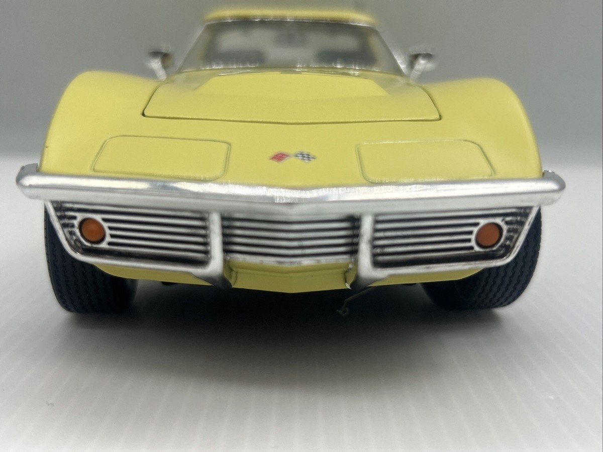 ミニカー AMERICAN MUSCLE 1968 CORVETTE COUPE 1/18 s-l1200.jpg
