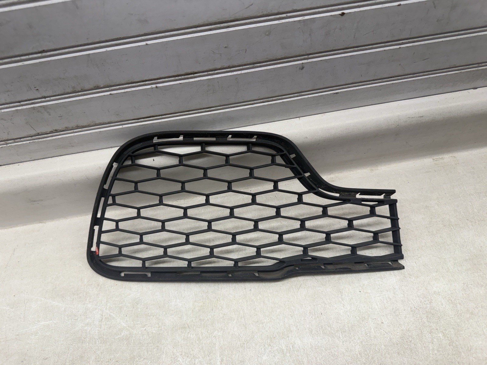 2014 2015 2016 2017 Maserati Ghibli Front Inner Left LH Bumper Grille Insert OEM
