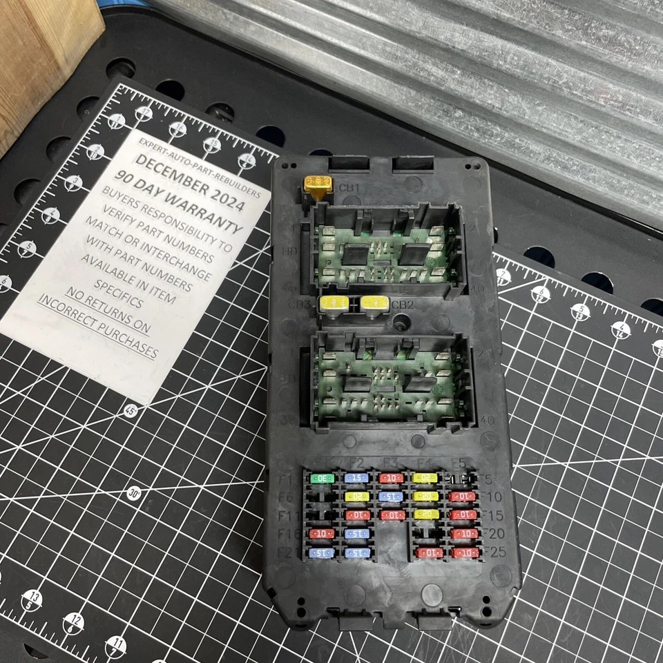 2006 2007 2008 JEEP COMMANDER RELAY FUSE BOX TIPM CONTROL UNIT OEM 56049915AA - Image 3 of 4