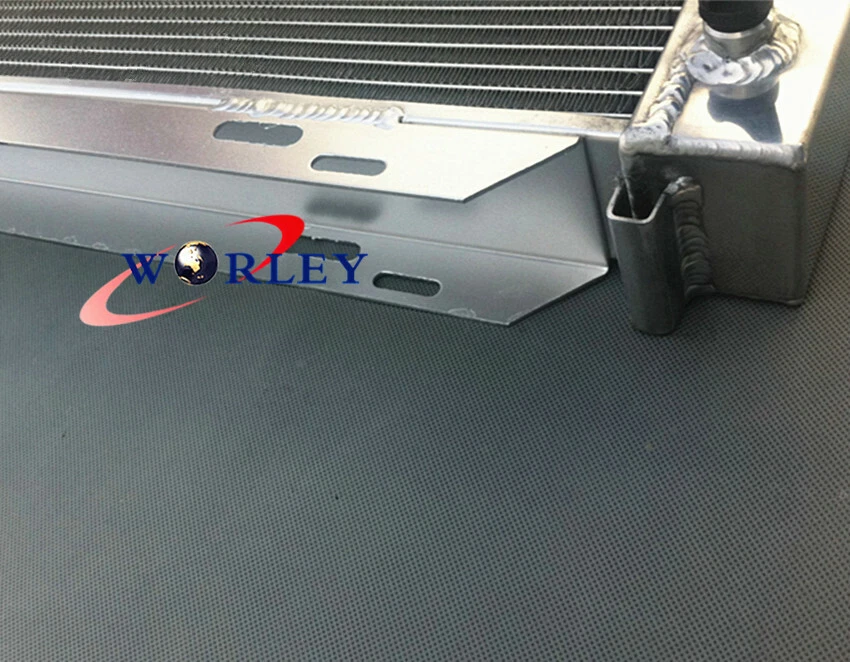 Radiador e ventilador de cobertura de alumínio 3 fileiras Ford Mustang 1979-1993 1980 81 82 83 84 85 - Imagem 4 de 4