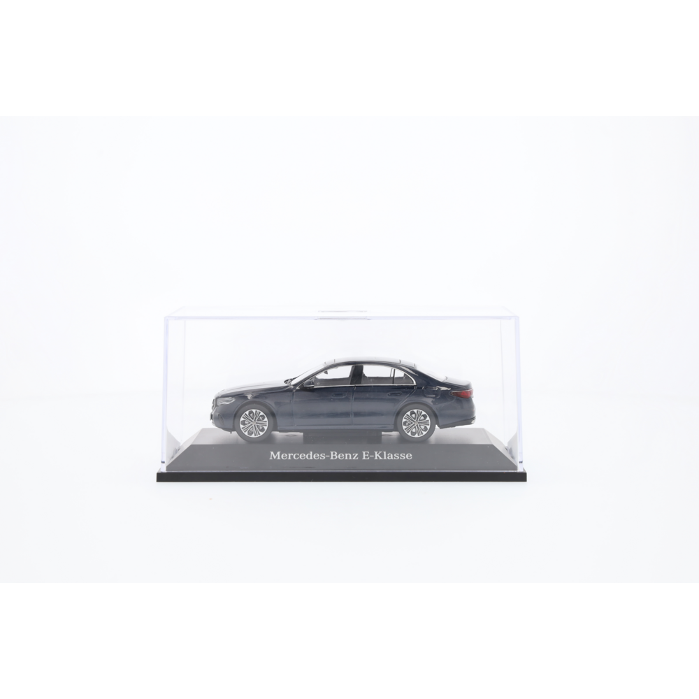 Mercedes-Benz 1:43 E-Class Saloon AMG Line W214 Nautical