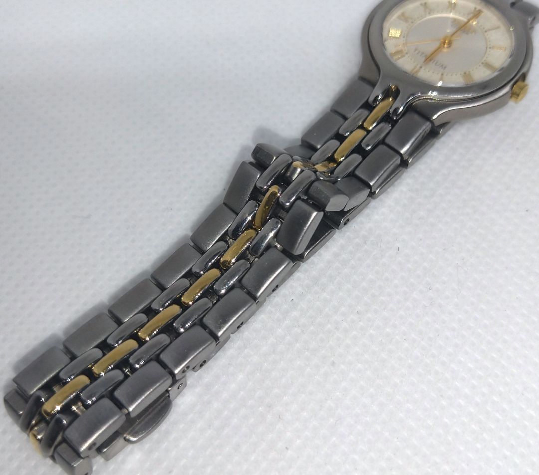 Citizen ExCeed 3330-C80304 Analog Quartz Women Titanium