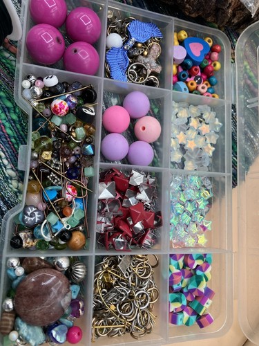 Mixed Lot Of Beads & Jewelry Making Supplies / Findings Huge Assortment - Picture 8 of 14