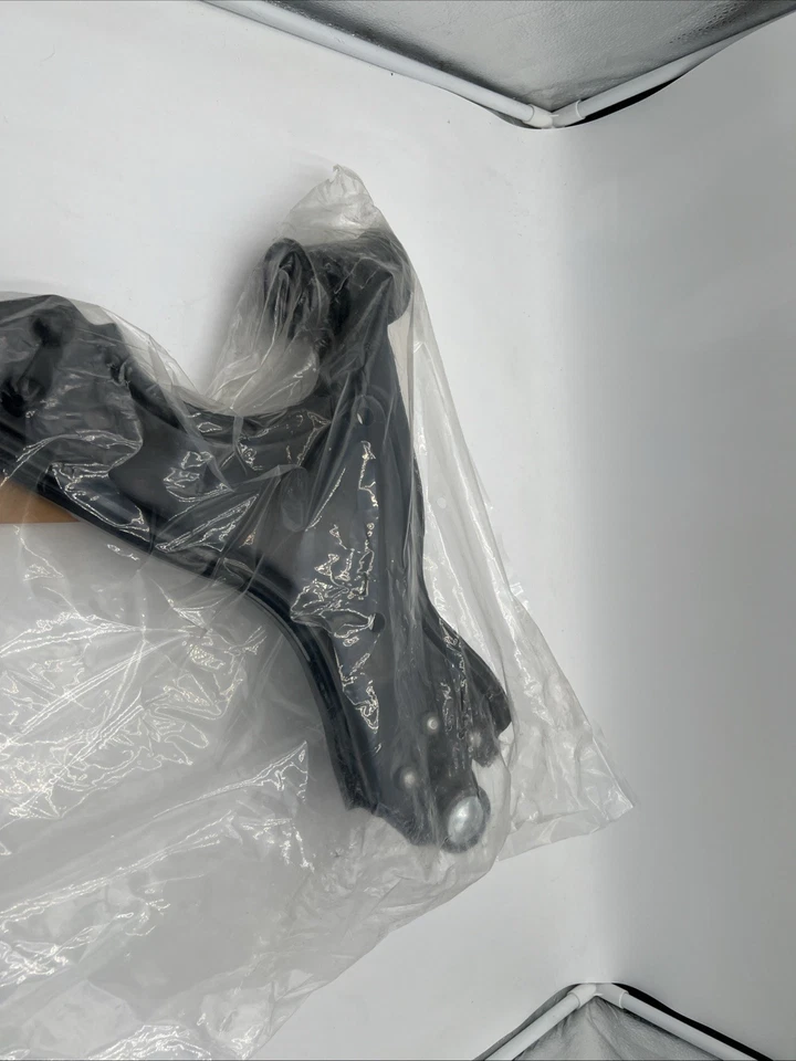 MOOG Front Right Lower Suspension Control Arm and Ball Joint Assembly - RK621231 - Image 3 of 4