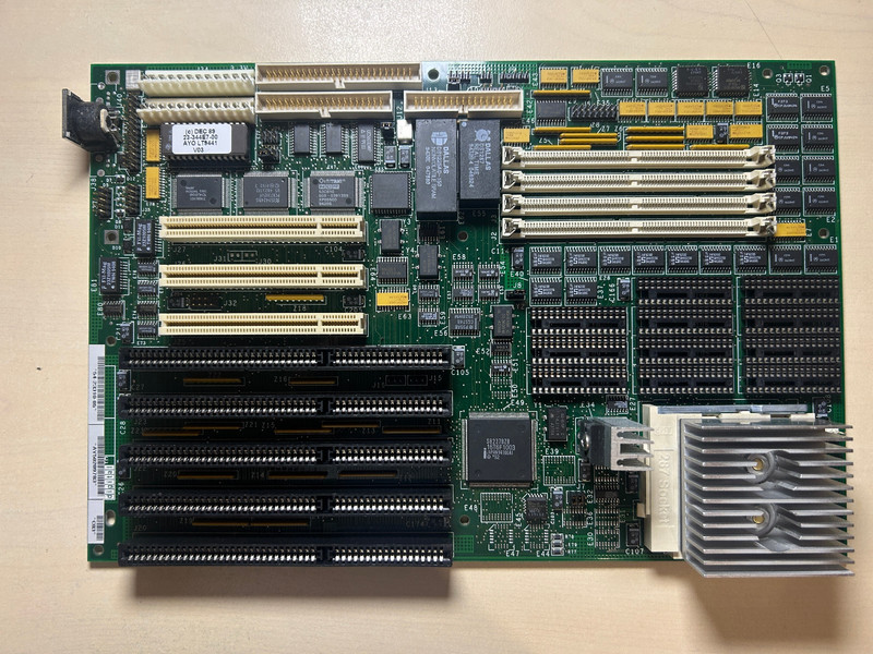 DEC DIGITAL AXP pci33 (54-23310-05) motherboard with Alpha CPU + heatsink