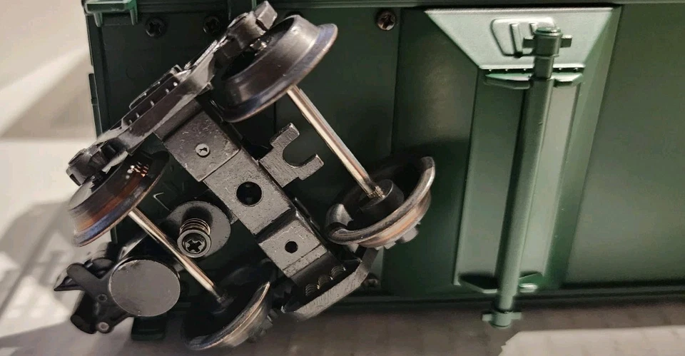 K Line Aluminum O Scale Extruded 3 Bay Center Flow Modern Hopper BN #455128 - Image 4 of 4