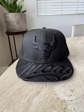 New Era 59FIFTY Cap NBA Chicago Bulls Windy City All Black Hat Size 7 1/2 Fitted