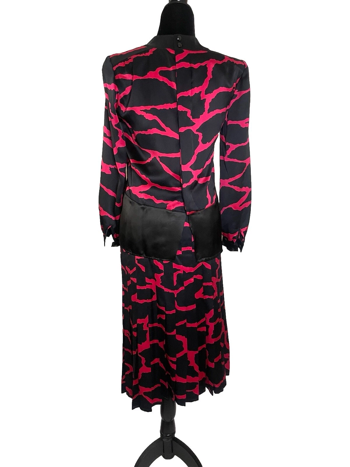 Set 2 pezzi seta Valentino Night anni 80 con gonna e top rosso nero motivo astratto