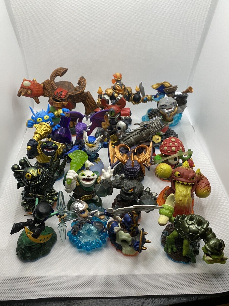 Lot Skylanders : 6 Figurines, Portail Xbox 360 Et Poster – état D'usage (voir Photos)