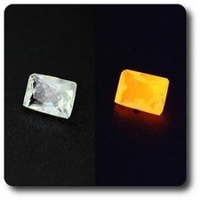 Sodalite UV Colore Cangiante. 0.10 Cts. IF. Afghanistan. Raro