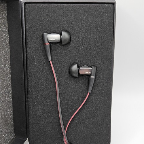 Sony XBA-A1 In-Ear Headphones - Picture 3 of 5