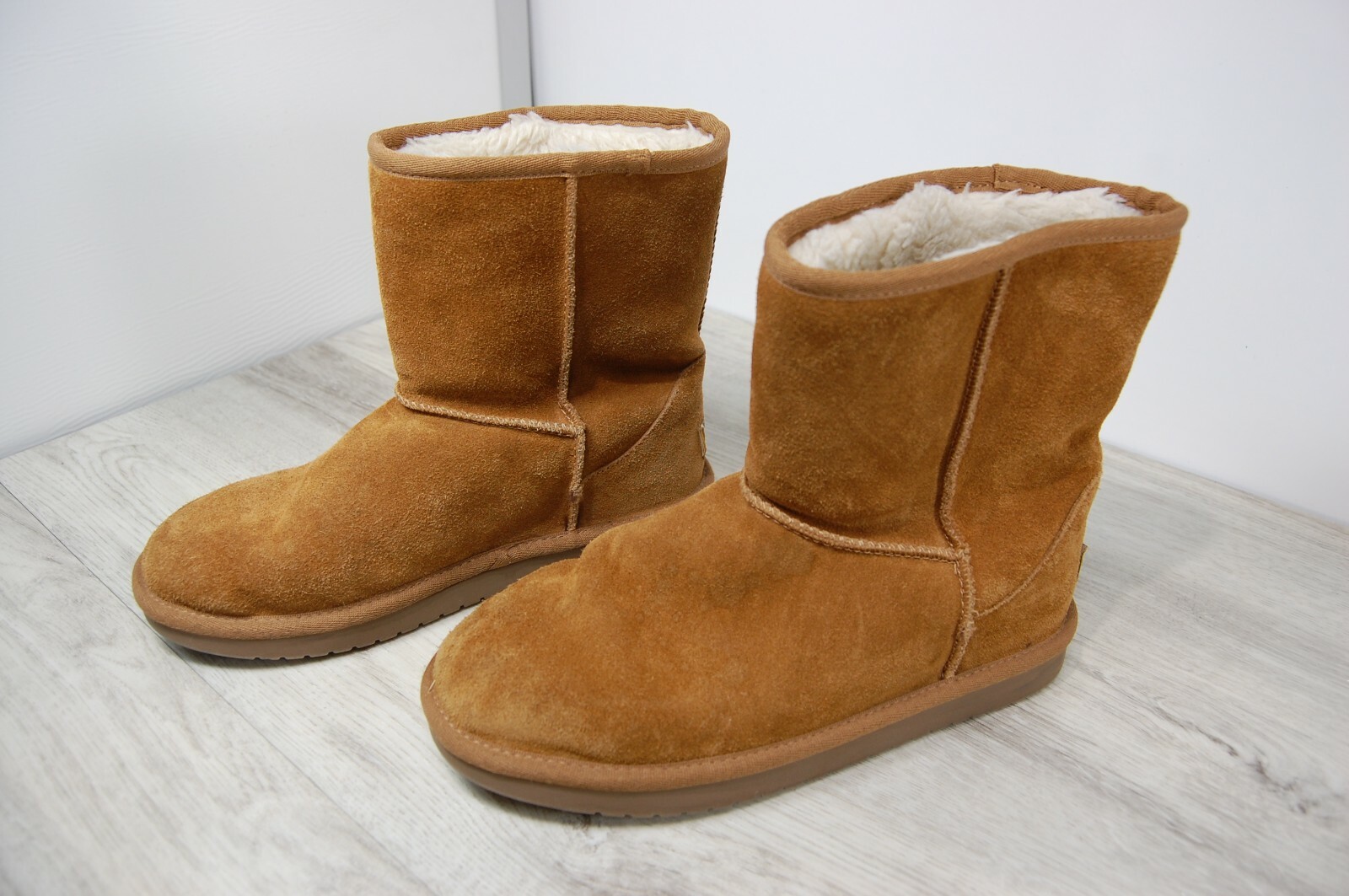 UGG Boots Womens Size 5 Koolaburra Tan 