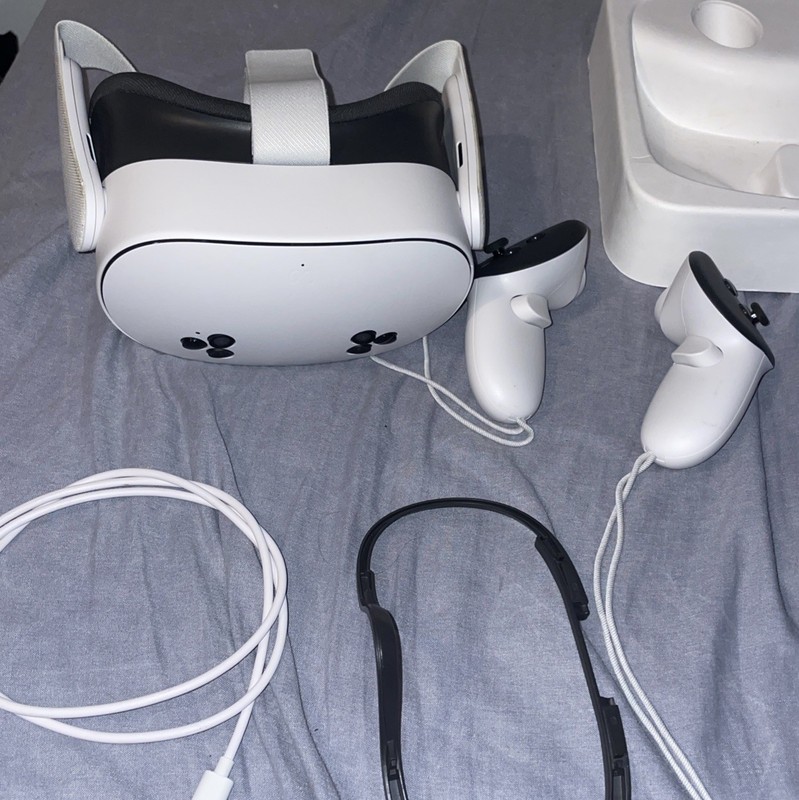 Meta Quest 3sStandalone VR Headset with Touch Plus Controllers, USB-C, no box