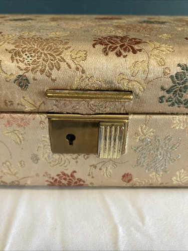 2 TIER VINTAGE Farrington JEWELRY BOX Floral ASIAN EMBOSSED GOLD SIDES NO KEY - Picture 7 of 12