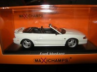 1:43 Maxichamps Ford Mustang Cabrio 1994 White/Weiss In Ovp