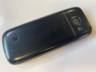 Nokia 2700 Classic (2700c) Mobile Phone UNLOCKED Original Keypad