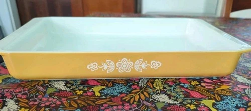 Vintage Pyrex BUTTERFLY GOLD  Baking Dish/Lasagna 13.5"x 8.75"x 1.75" #933 EUC