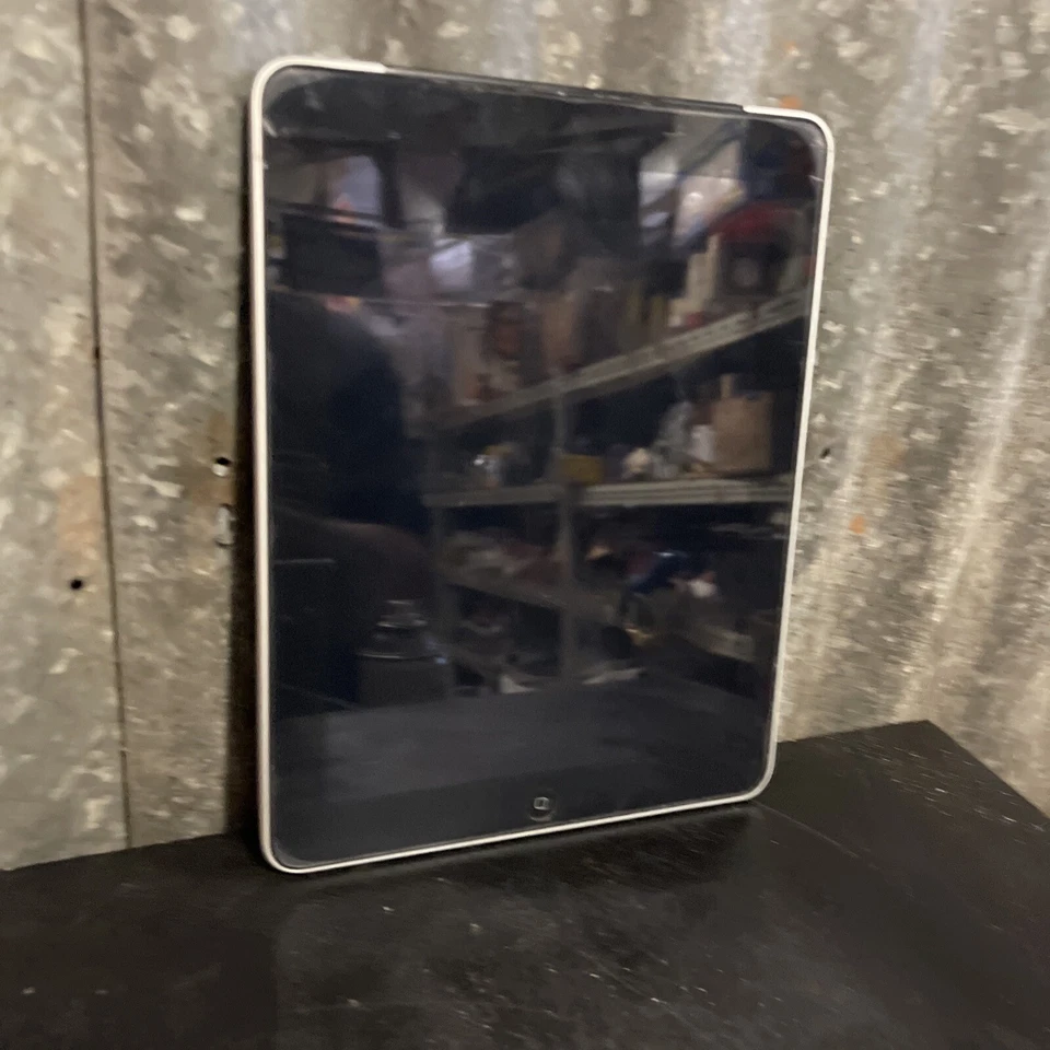 Apple iPad A1337 64GB Wi-Fi & Cellular 1st Generation Parts / Repais UNTESTED - Image 2 of 4