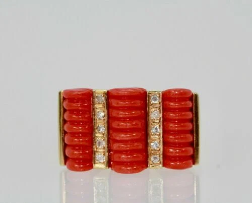 Anelli antichi in pietra principale corallo