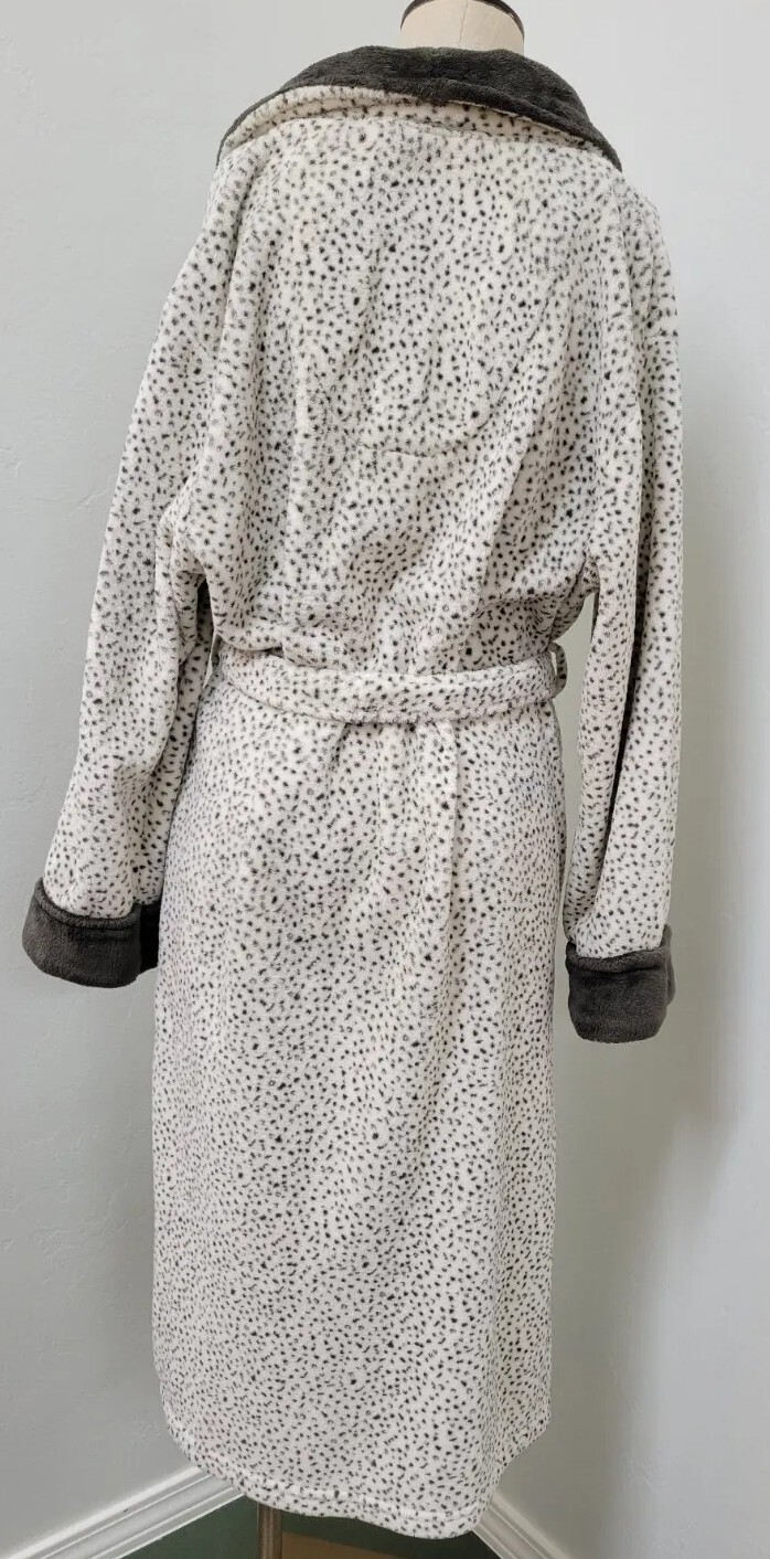 Ellen Tracy Robe Snow Leopard Grey Plush Size L Gem