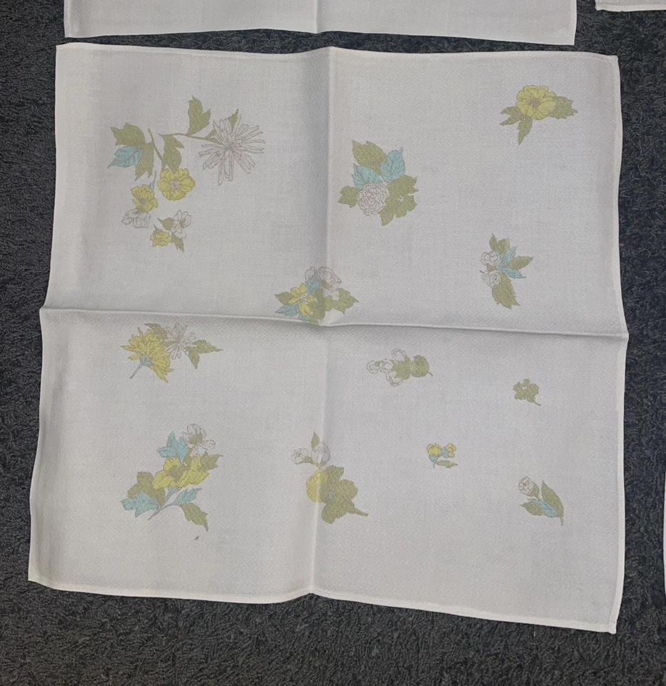 Omas Tischdecke und 7 Servietten weiß mit Blumendruck Retro Vintage - Bild 4 von 4