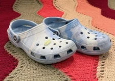 Crocs Classic White Blue Clouds Classic Clogs Womens Size 9/Mens Size 7 Charm