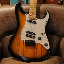 Squier by Fender CONT STRAT SP RM3.19Kg o16571