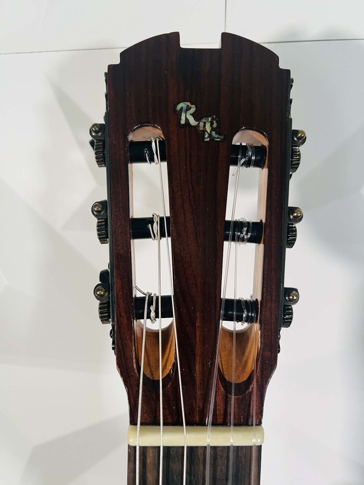 R Rodriguez  Romantic Classical guitar