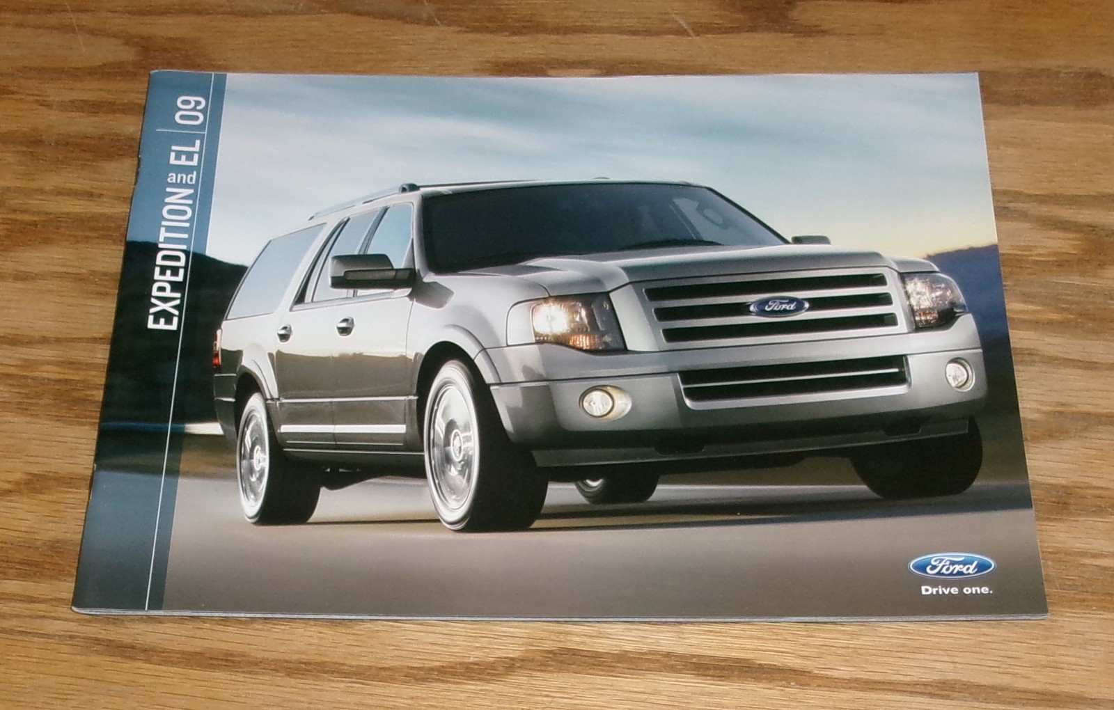 Original 2009 Ford Expedition & EL Sales Brochure XLT King Ranch Eddie Bauer Ltd